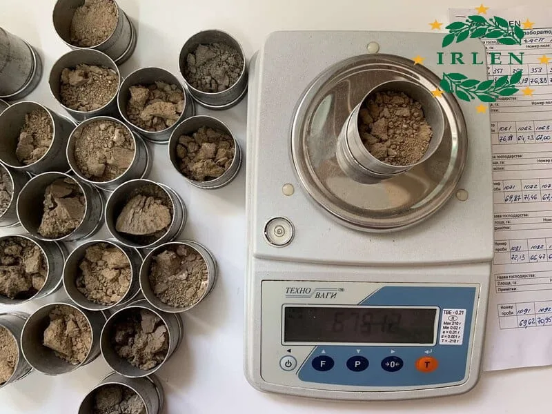Відбір та підготовка проб для аналізу ґрунту на продуктивну вологу в метровому шарі